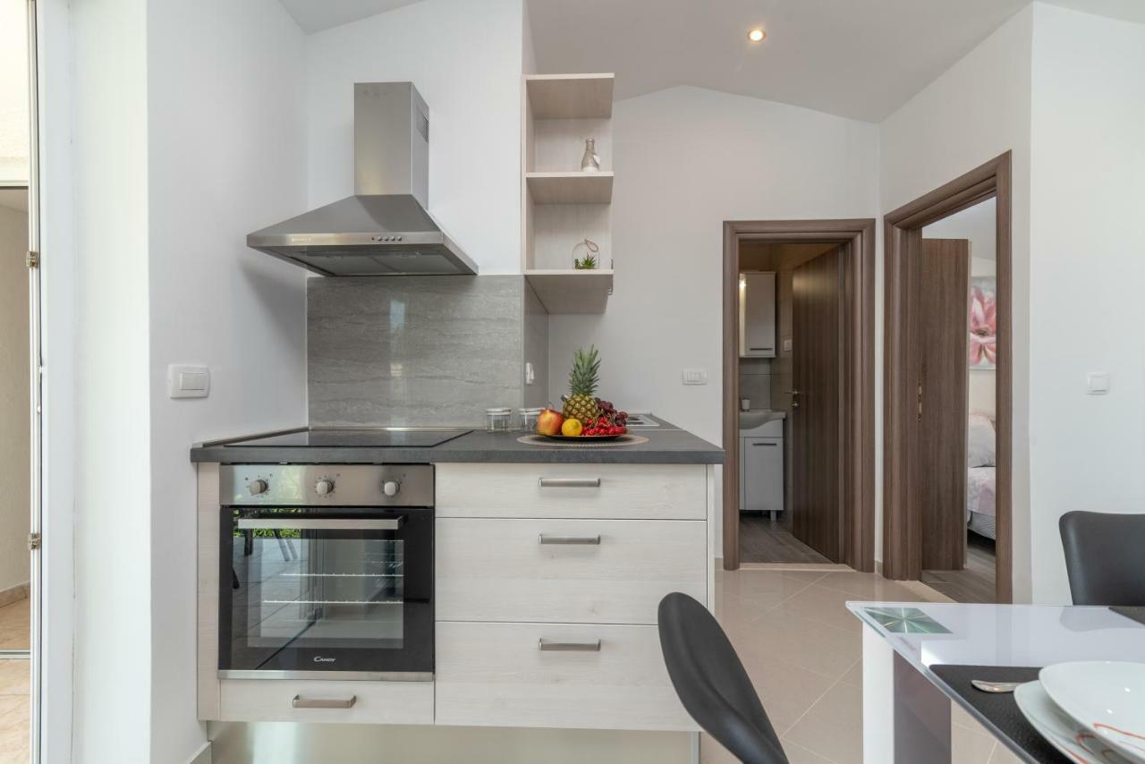 Apartmani Dalmacija Seget Vranjica Exterior photo