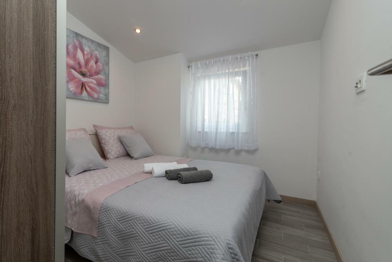 Apartmani Dalmacija Seget Vranjica Exterior photo